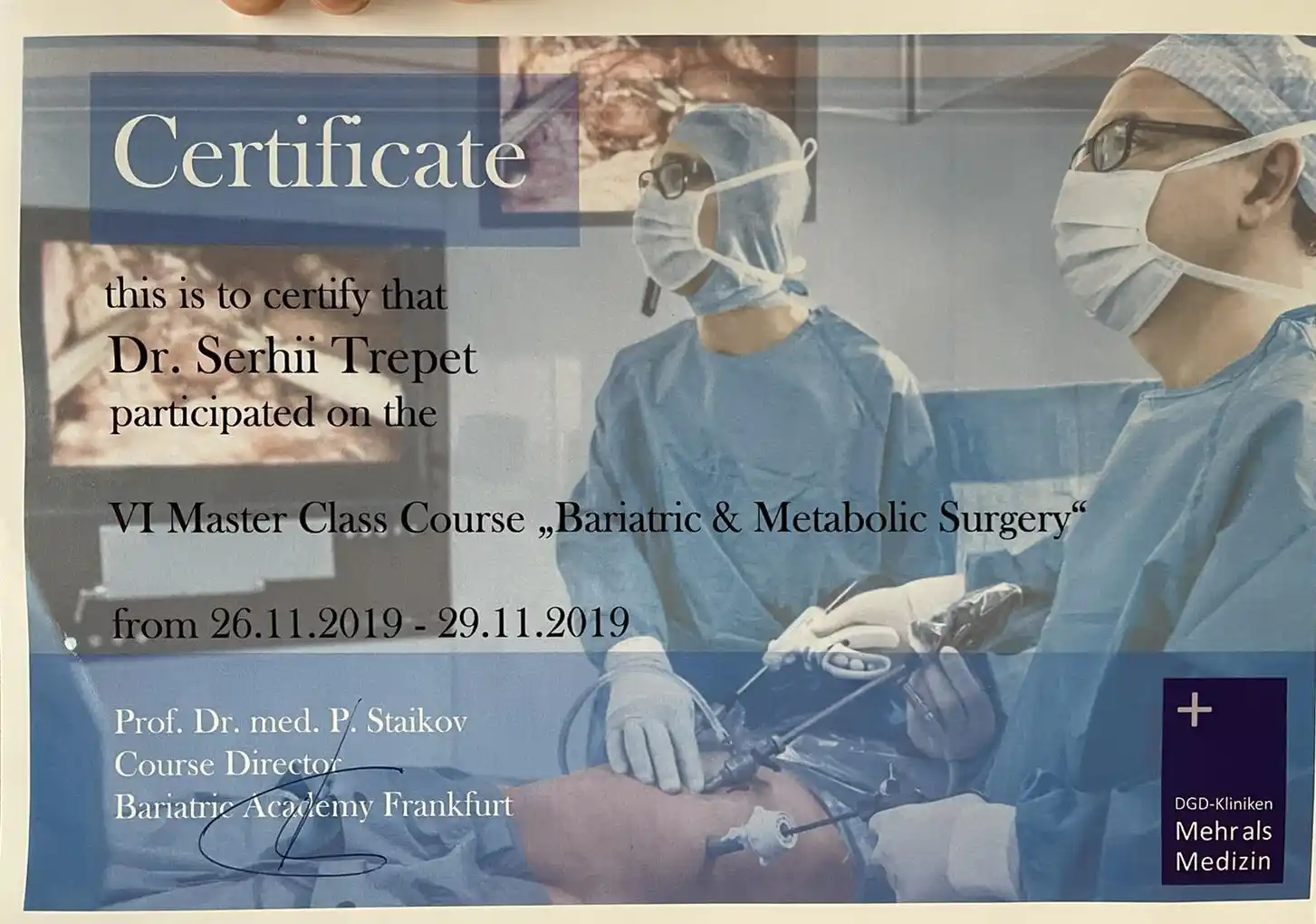 Сертификат «Бариатрическая и метаболическая хирургия» у профессора П. Стайкова в «Бариатрической Академии Франкфурта».